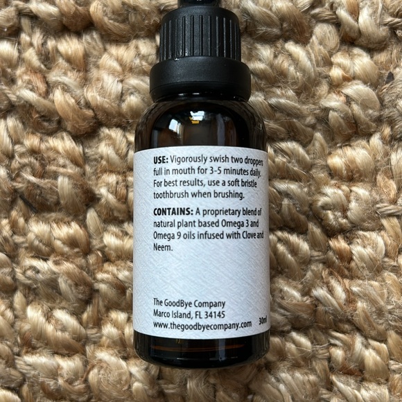 The Goodbye Company 100% natural BPA free Gum Disease dropper Neem & Clove oil - Picture 4 of 5